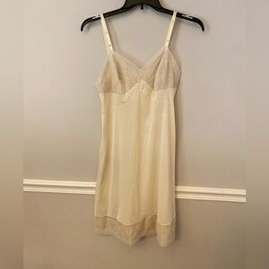 Vanity Fair cream lace slip dress. 36